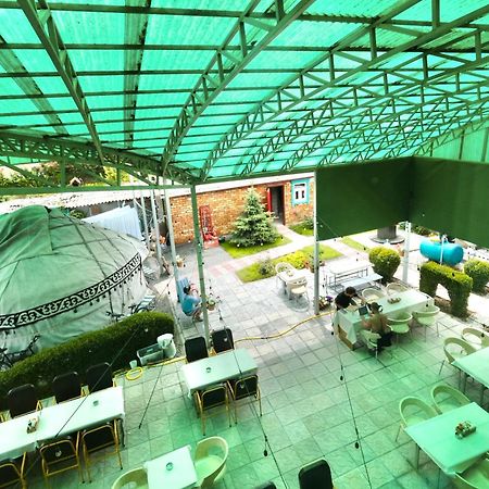 Duet Hostel & Hotel Каракол Екстериор снимка