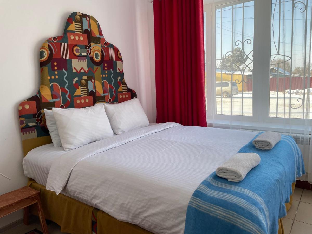 Duet Hostel & Hotel Каракол Екстериор снимка