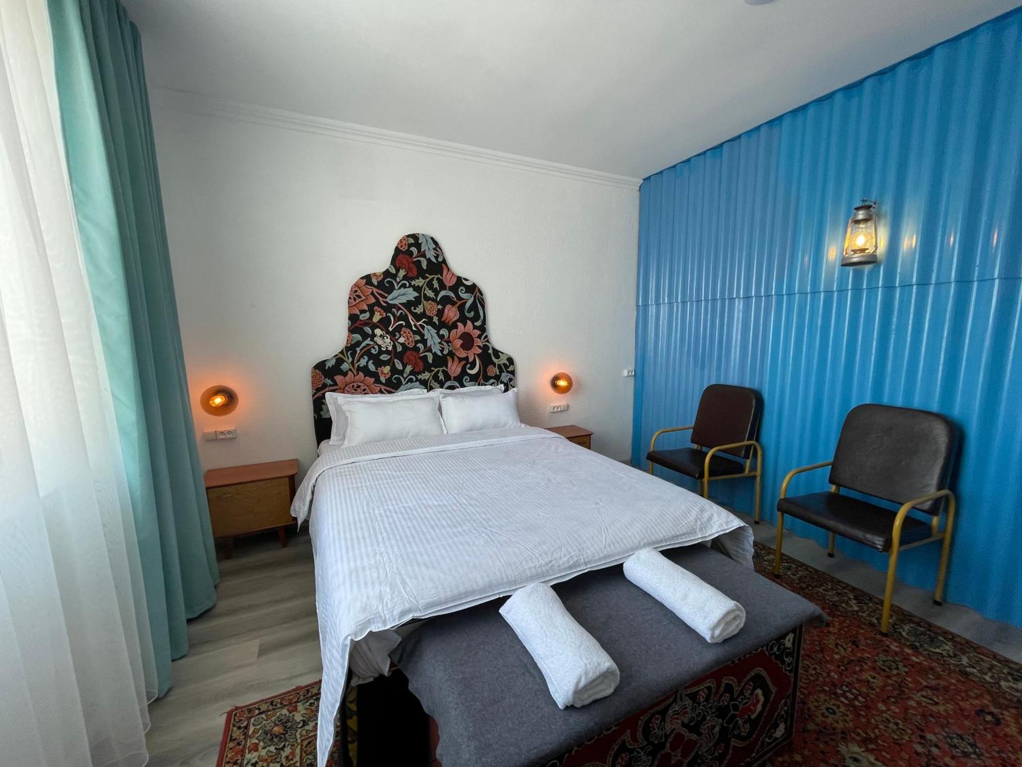 Duet Hostel & Hotel Каракол Екстериор снимка