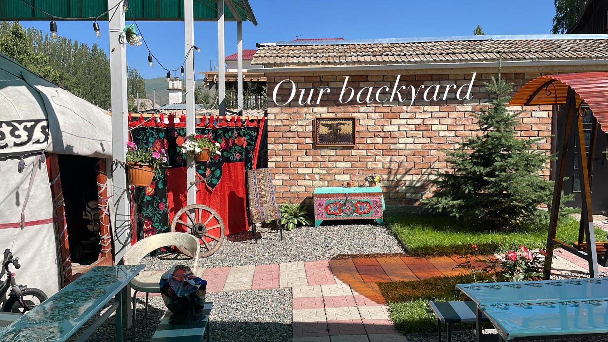 Duet Hostel & Hotel Каракол Екстериор снимка