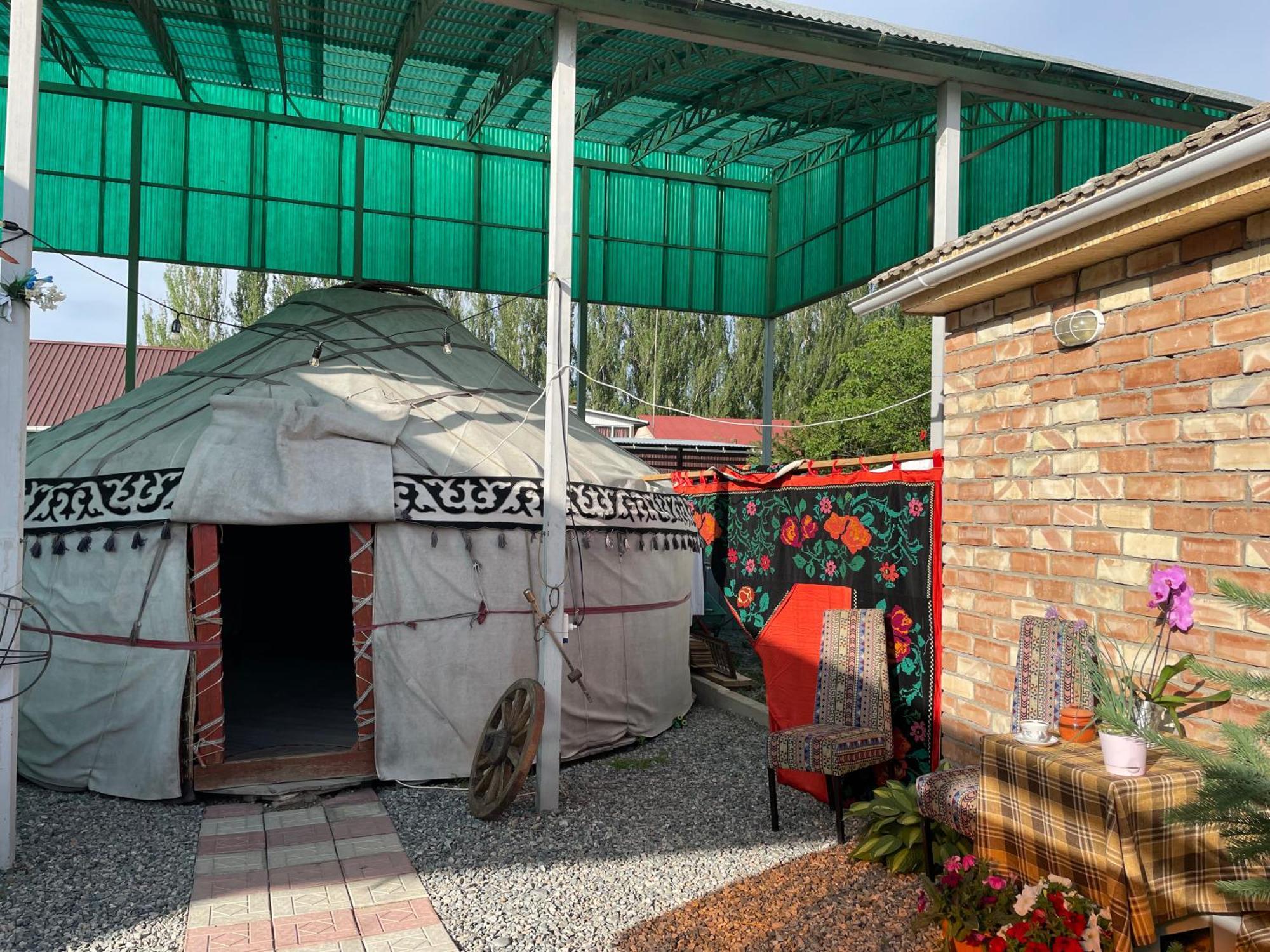 Duet Hostel & Hotel Каракол Стая снимка