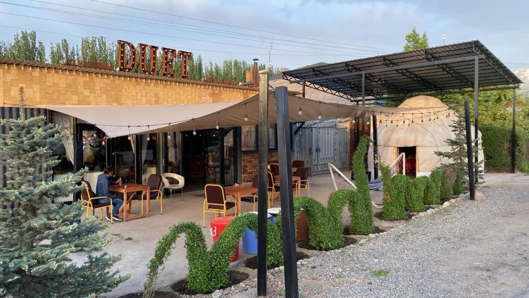 Duet Hostel & Hotel Каракол Екстериор снимка
