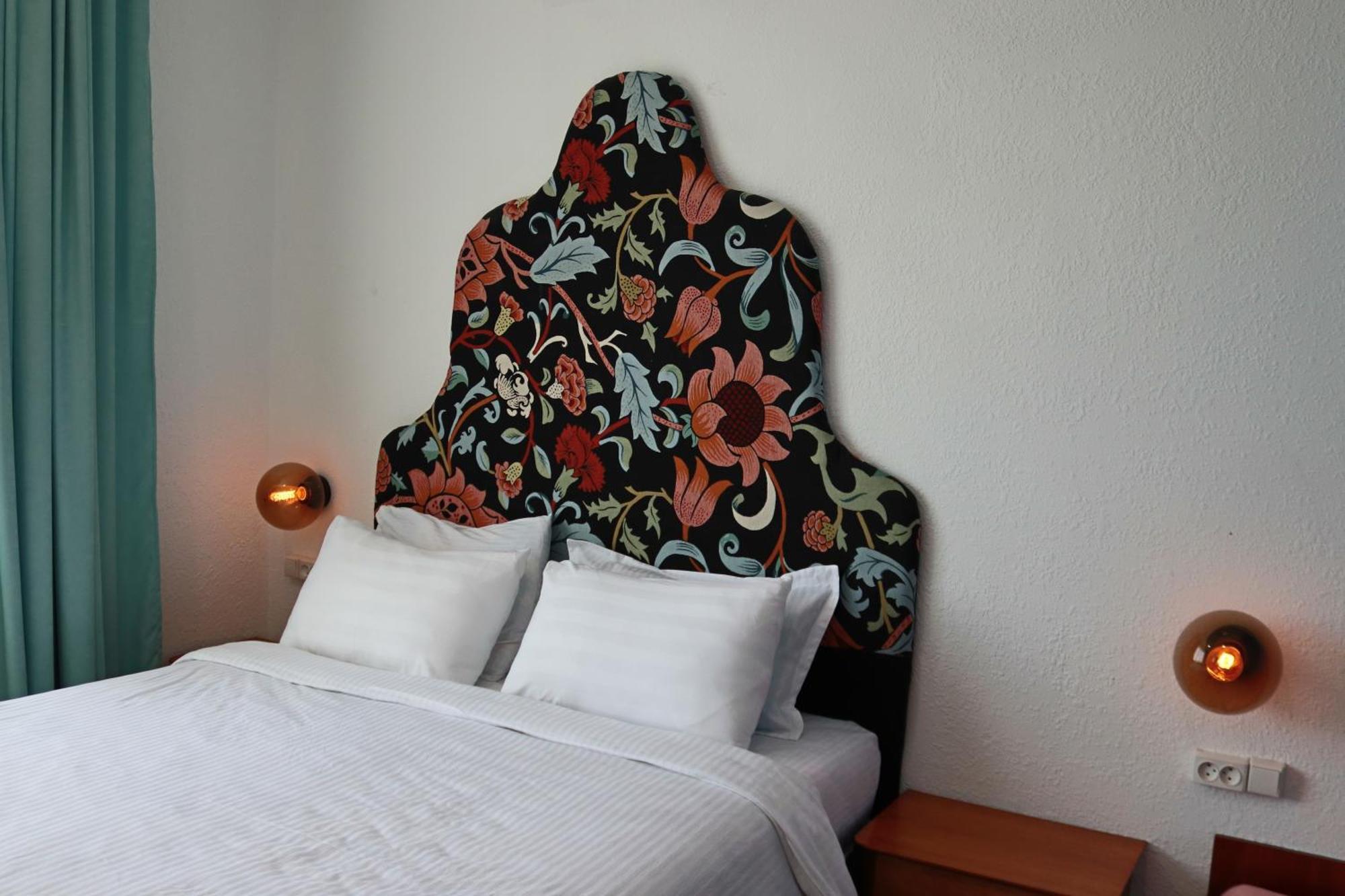 Duet Hostel & Hotel Каракол Екстериор снимка