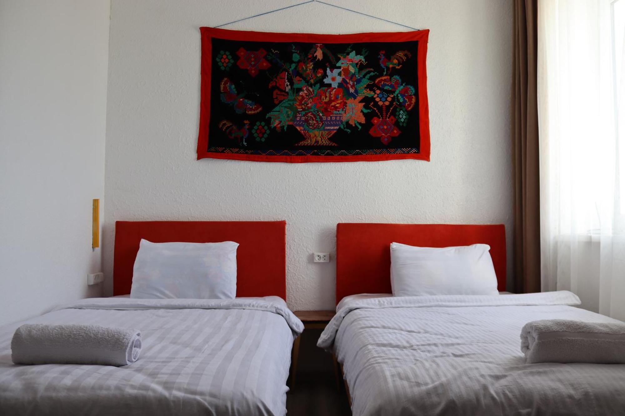 Duet Hostel & Hotel Каракол Стая снимка