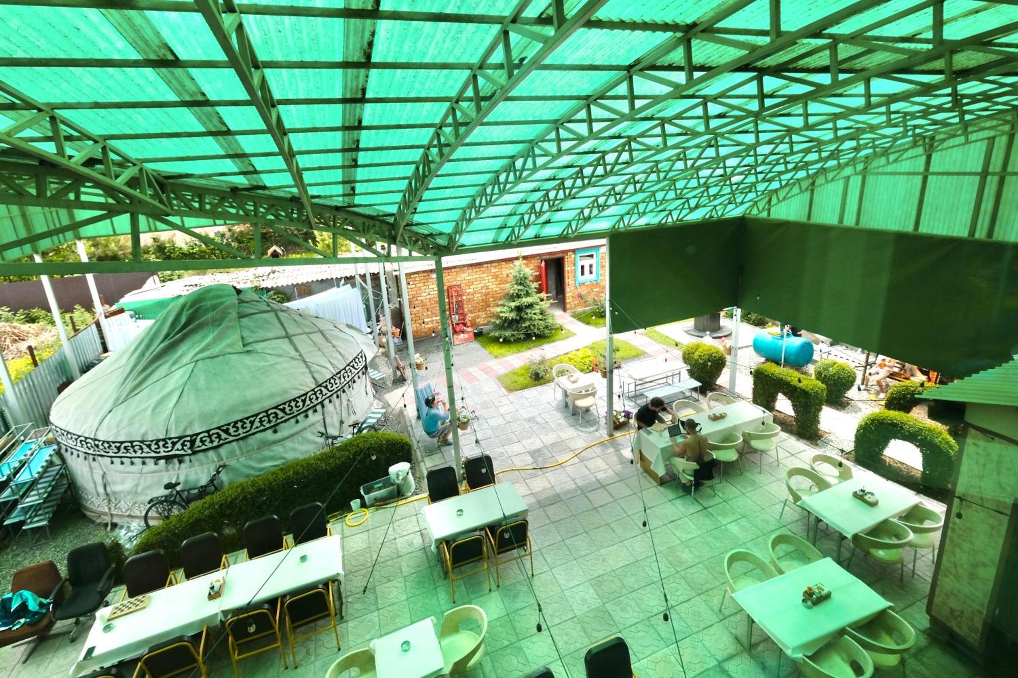 Duet Hostel & Hotel Каракол Екстериор снимка
