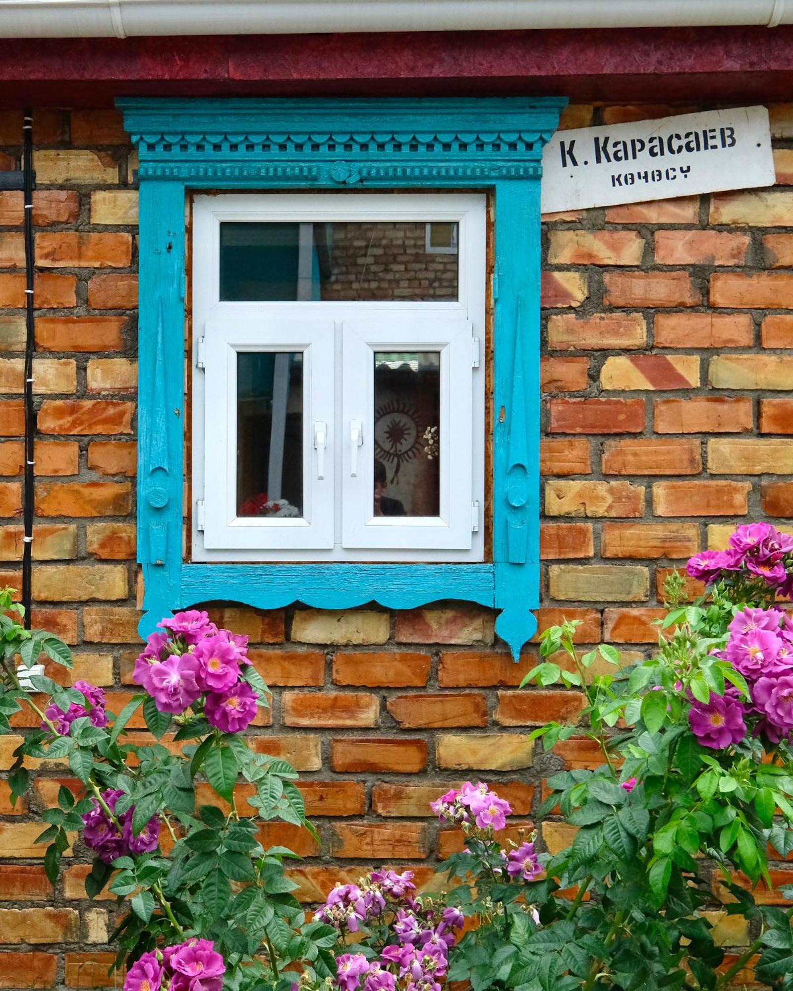 Duet Hostel & Hotel Каракол Екстериор снимка