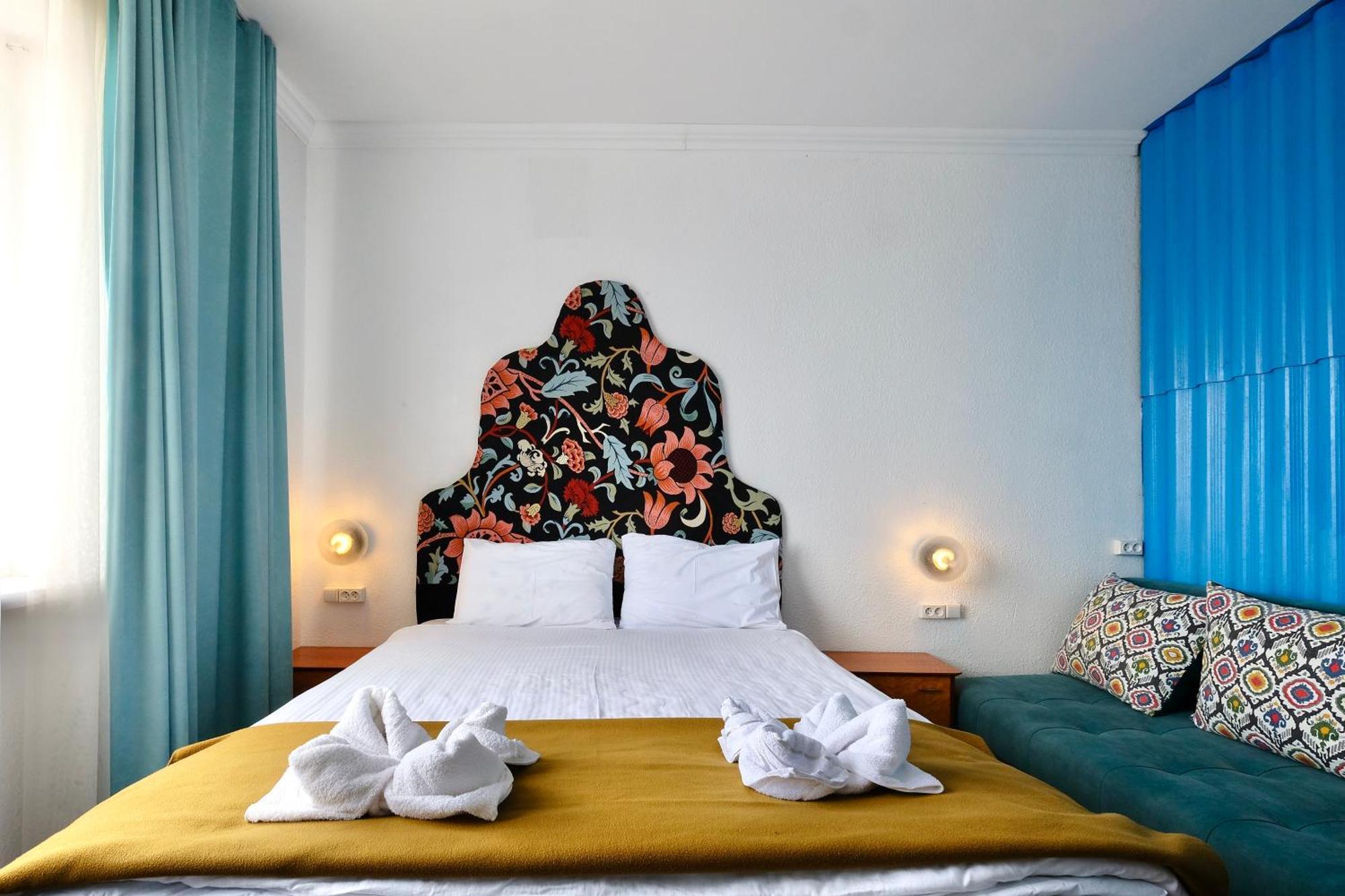 Duet Hostel & Hotel Каракол Екстериор снимка