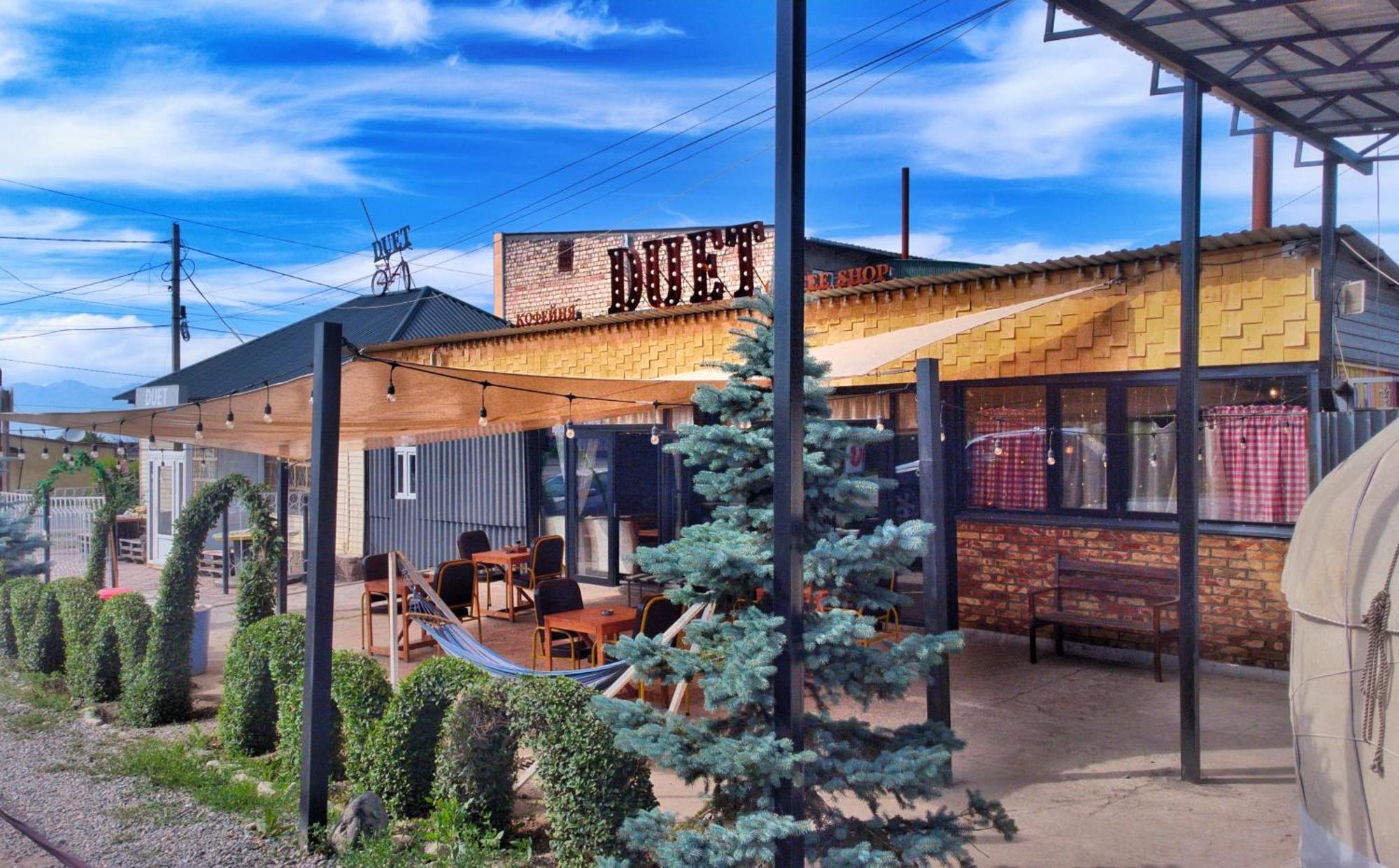 Duet Hostel & Hotel Каракол Екстериор снимка